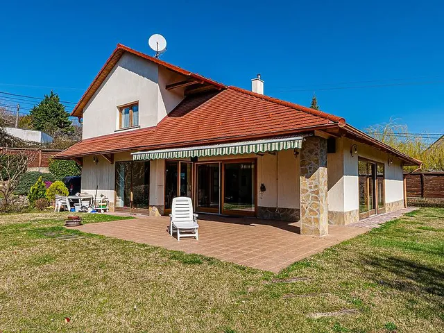 Eladó ház Üröm 235 nm