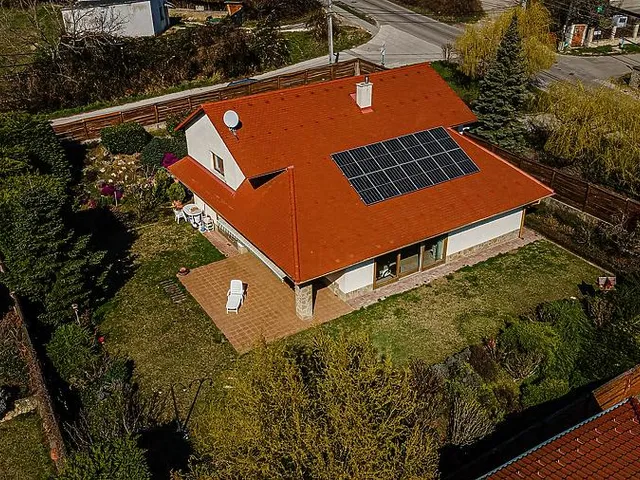 Eladó ház Üröm 235 nm