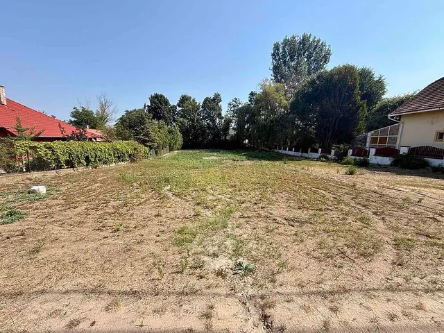Eladó telek Vácrátót 840 nm