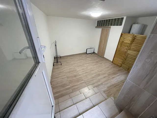 Eladó kereskedelmi és ipari ingatlan Budapest VIII. kerület, Corvin negyed 19 nm