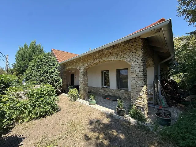 Eladó ház Üröm 166 nm