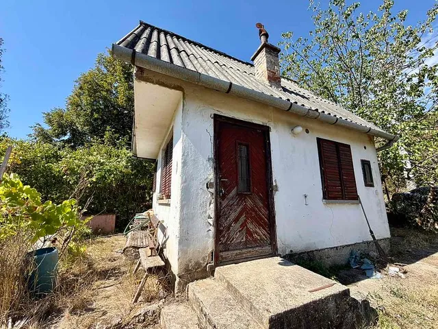 Eladó telek Vác 1075 nm