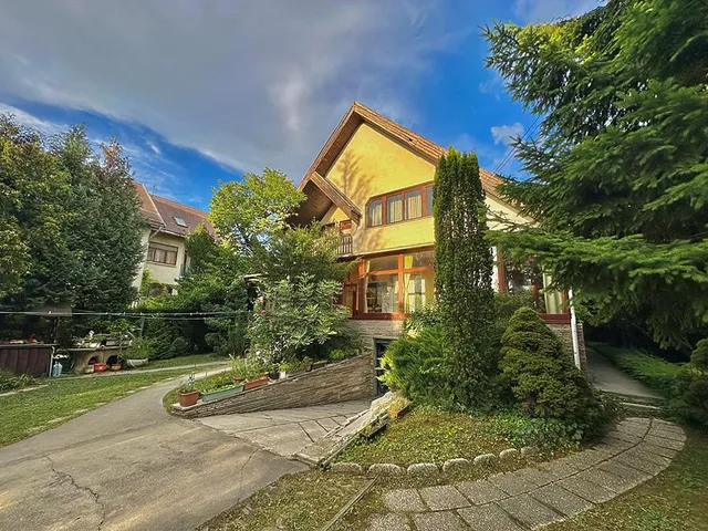 Eladó lakás Budapest III. kerület, Mocsárosdűlő 120 nm