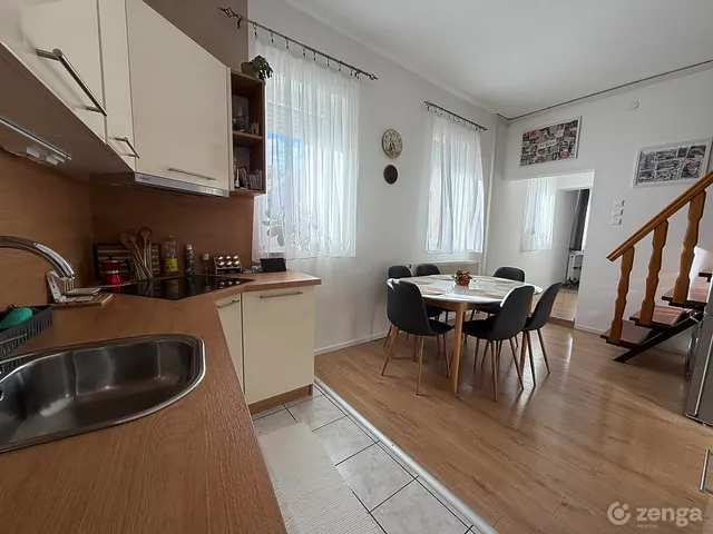 Eladó lakás Vác 117 nm