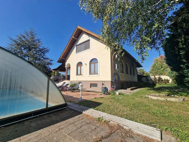 Eladó ház Dunakeszi 330 nm