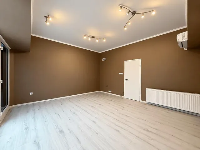 Eladó kereskedelmi és ipari ingatlan Budapest III. kerület, Óbuda 30 nm