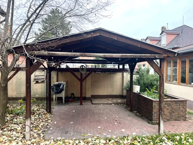 Eladó ház Dunakeszi, Fő út 298 nm