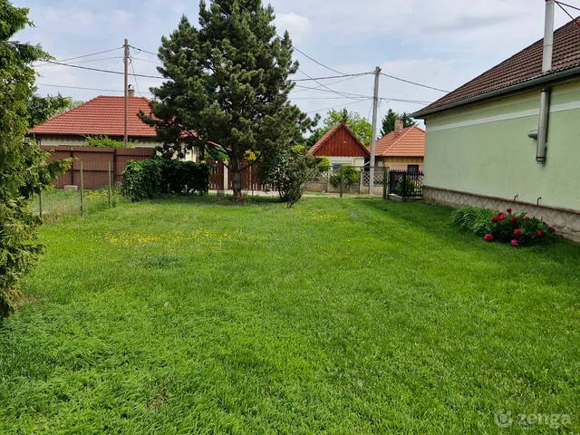 Eladó telek Dány 1572 nm