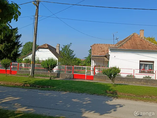 Eladó ház Szákszend 75 nm