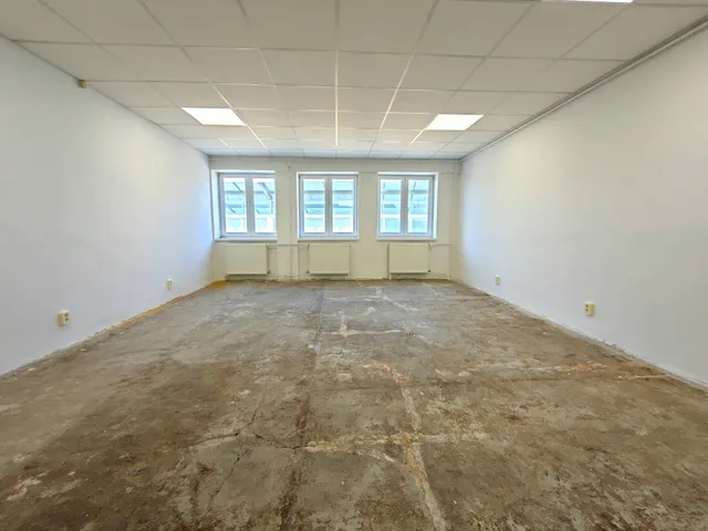 Kiadó kereskedelmi és ipari ingatlan Miskolc 32 nm