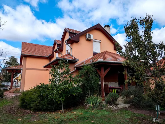 Eladó ház Budapest XVIII. kerület, Erdőskert 225 nm