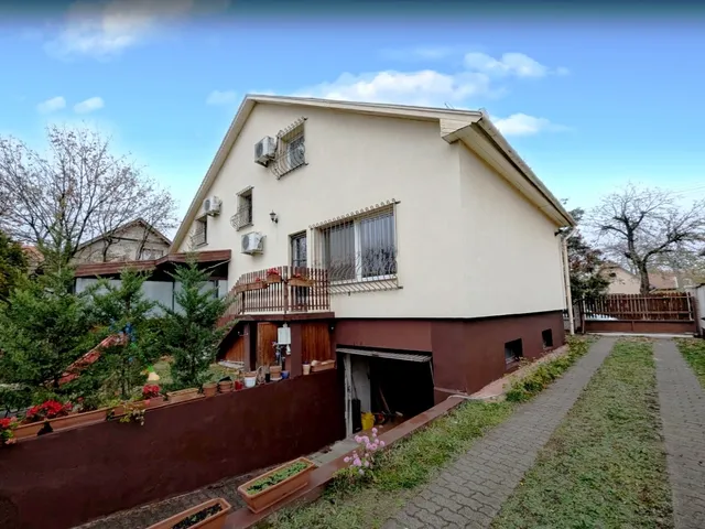 Eladó ház Budapest XVIII. kerület, Kossuth Ferenc-telep 160 nm