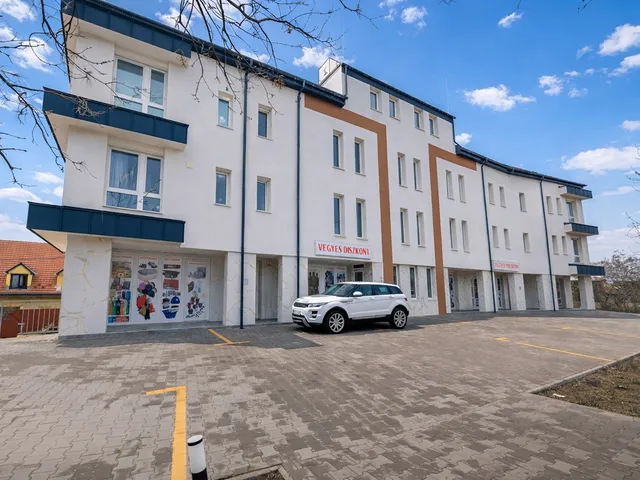 Kiadó kereskedelmi és ipari ingatlan Budapest XVIII. kerület, Gloriett-telep, Gilice tér 110 nm