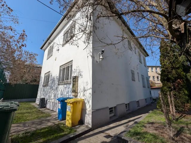 Eladó kereskedelmi és ipari ingatlan Budapest XVIII. kerület, Rendessytelep 200 nm