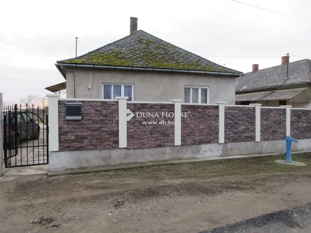 Eladó ház Gyüre 96 nm