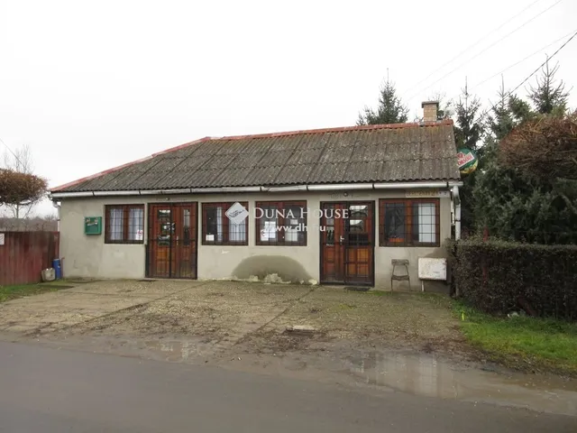 Eladó kereskedelmi és ipari ingatlan Paszab 140 nm