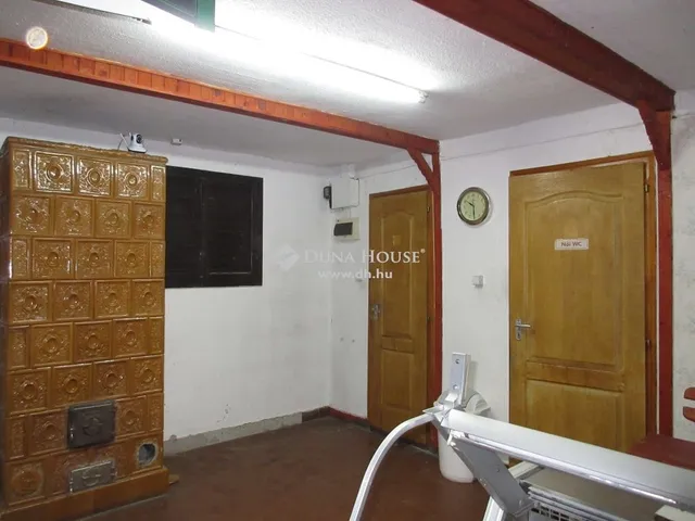 Eladó ház Paszab 140 nm
