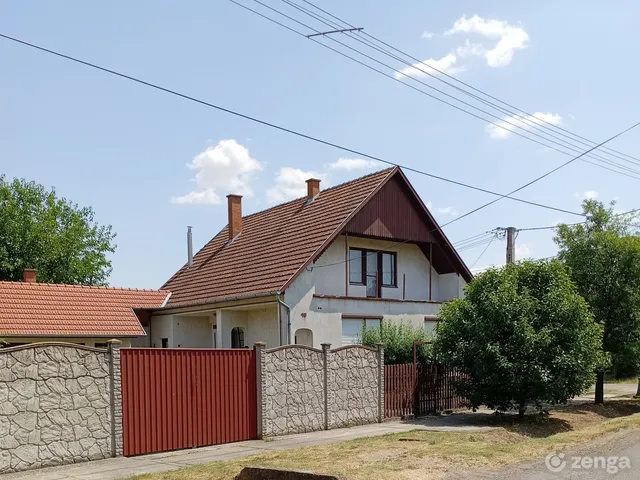 Eladó ház Csanádpalota, Csalogány utca 16 170 nm