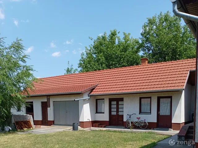 Eladó ház Csanádpalota, Csalogány utca 16 170 nm