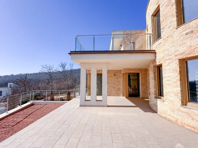 Eladó ház Szentendre, Szarvashegy, Dombtető 356 nm