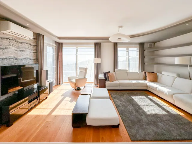 Eladó ház Szentendre, Szarvashegy, Dombtető 356 nm