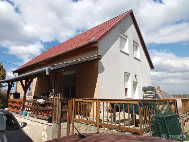 Eladó ház Verseg 240 nm