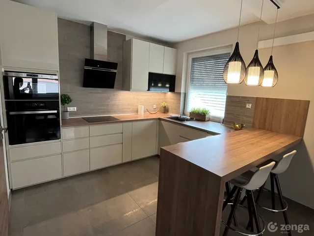 Eladó lakás Szeged, Petőfitelep, Pápai utca 108 nm