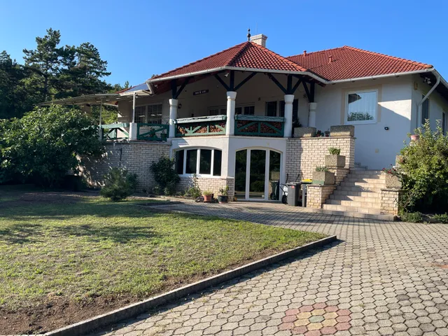 Eladó ház Vonyarcvashegy 300 nm