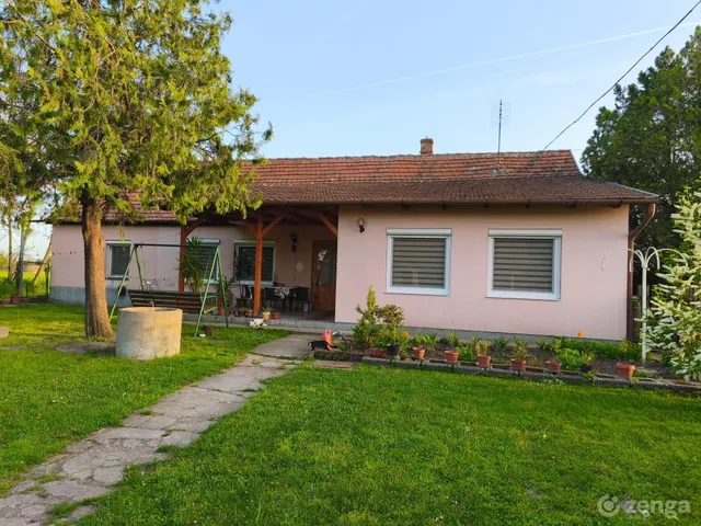 Eladó ház Kunszentmiklós, Virágh Gedeon 120 nm