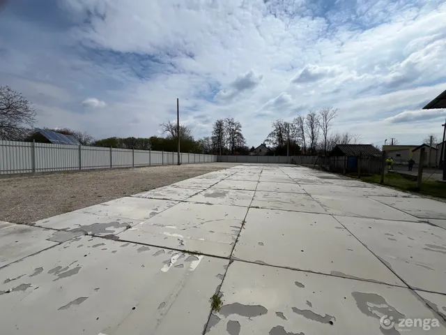 Kiadó kereskedelmi és ipari ingatlan Kecskemét, Parasztfőiskola 1000 nm