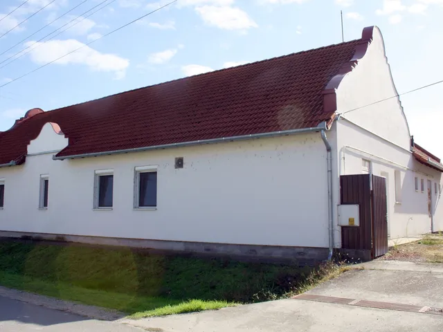 Eladó kereskedelmi és ipari ingatlan Hajós, Szigeti Fő utca 79 394 nm