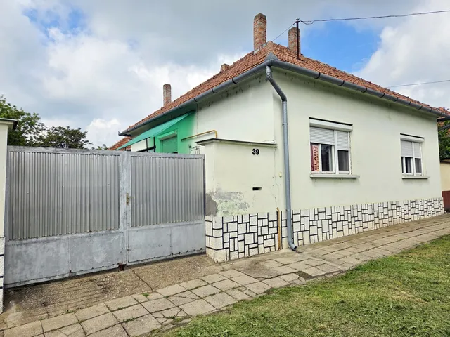 Eladó ház Gara, Táncsics Mihály utca 39 140 nm