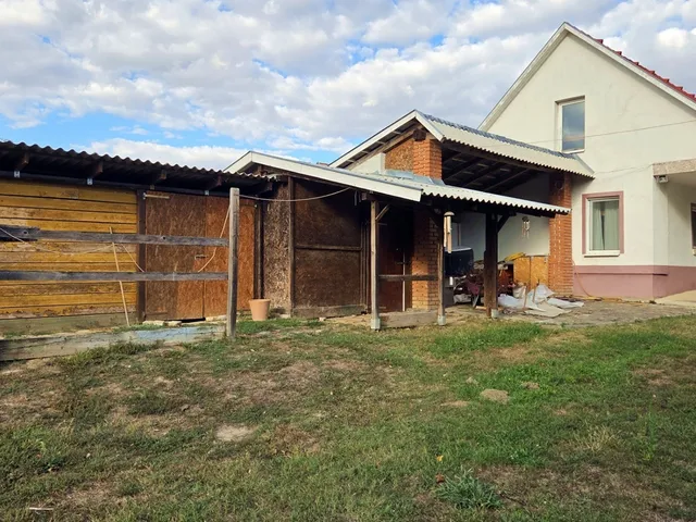 Eladó ház Csátalja 214 nm