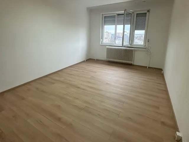 Eladó lakás Dunaújváros 35 nm