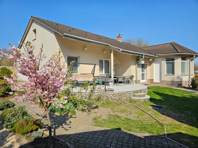 Eladó ház Dunaújváros, Újtelep 123 nm