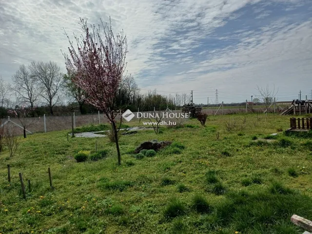 Eladó telek Szigetcsép 1038 nm