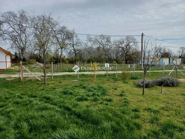 Eladó telek Szigetcsép 1038 nm