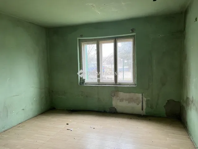Eladó telek Taksony 678 nm