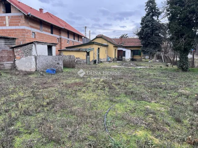Eladó telek Taksony 678 nm