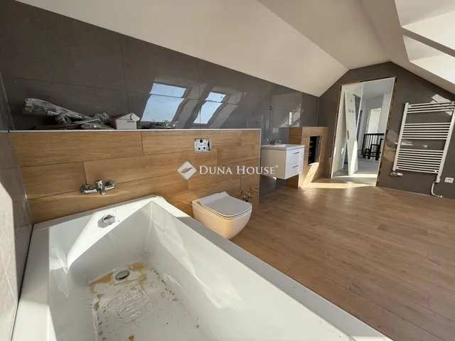 Eladó lakás Érd 173 nm