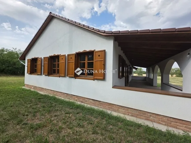 Eladó mezőgazdasági ingatlan Felsőpakony 198 nm