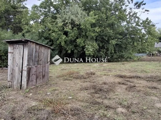 Eladó telek Taksony 2555 nm