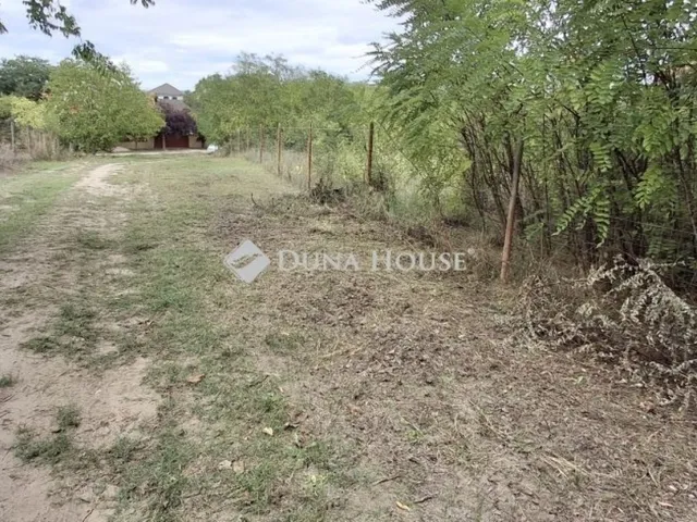 Eladó telek Taksony 2555 nm