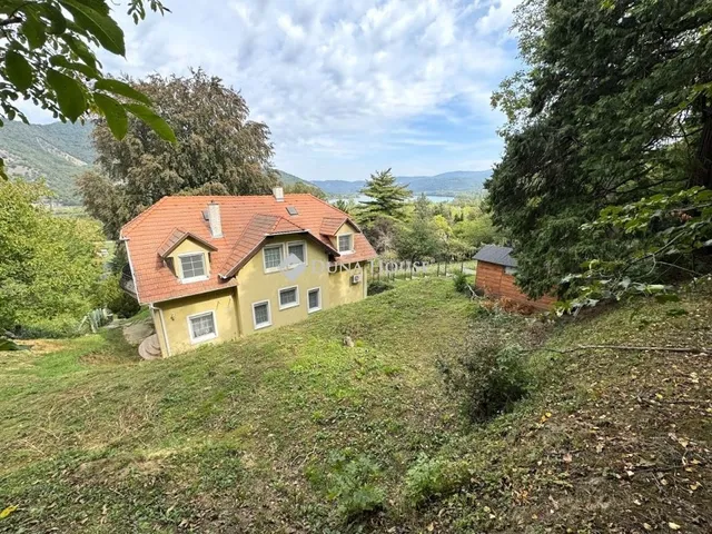 Eladó ház Dömös 196 nm