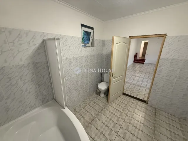 Eladó ház Áporka 166 nm