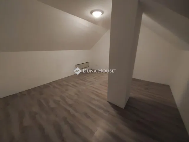 Eladó ház Áporka 166 nm