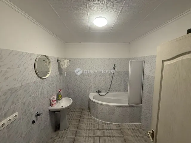 Eladó ház Áporka 166 nm