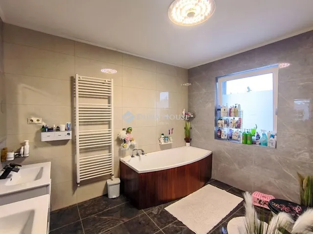 Eladó ház Kiskunlacháza 400 nm