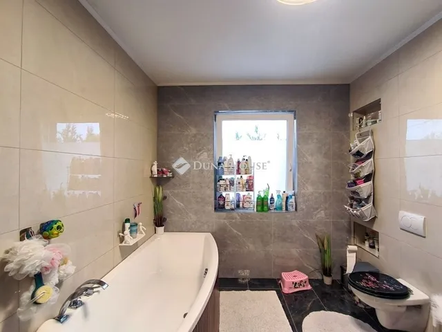 Eladó ház Kiskunlacháza 400 nm