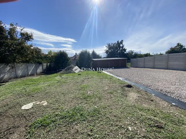 Eladó telek Ercsi 705 nm